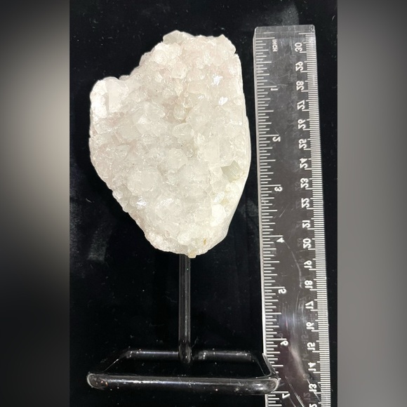 Quartz on a stand - Picture 7 of 15